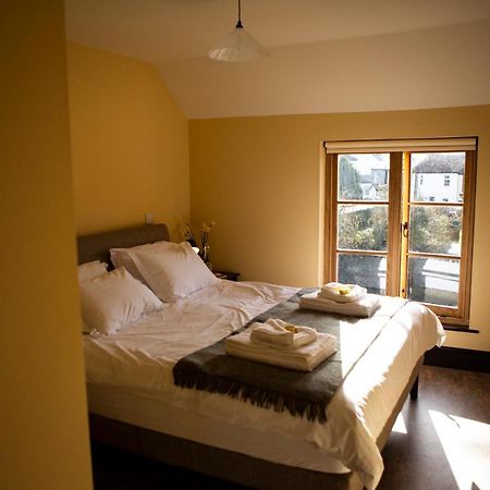 The Leaping Salmon Hotel เยลเวอร์ตัน ภายนอก รูปภาพ