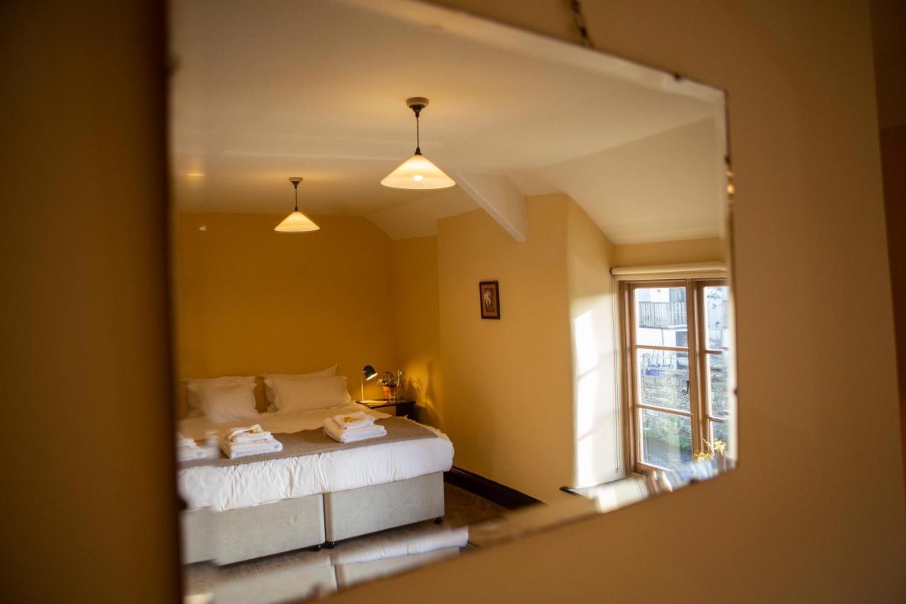 The Leaping Salmon Hotel เยลเวอร์ตัน ภายนอก รูปภาพ