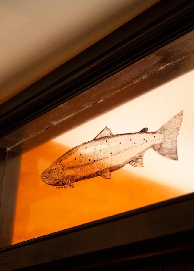 The Leaping Salmon Hotel เยลเวอร์ตัน ภายนอก รูปภาพ